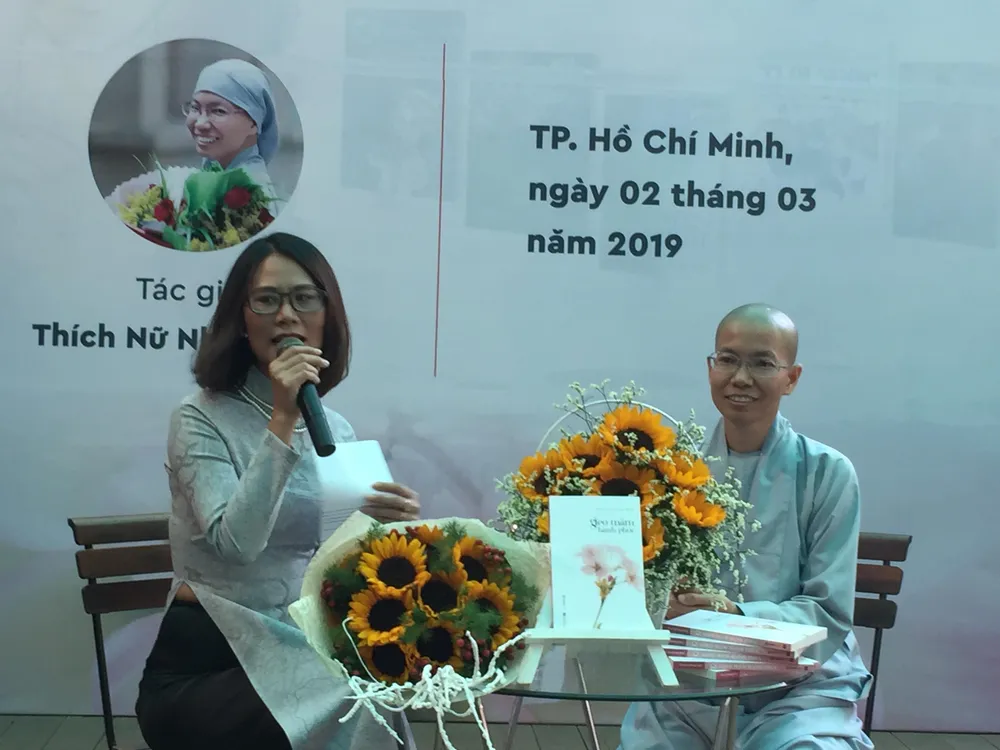 Ra mắt sách về hạnh phúc, sư cô dùng toàn bộ nhuận bút làm từ thiện  ảnh 1