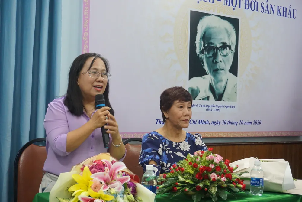 Nhiều nghệ sĩ xúc động trong buổi ra mắt sách về NSƯT Nguyễn Ngọc Bạch ảnh 2