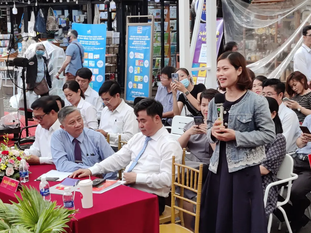 Tọa đàm giới thiệu sách Những điểm mới trong các văn kiện Đại hội XIII của Đảng ảnh 3