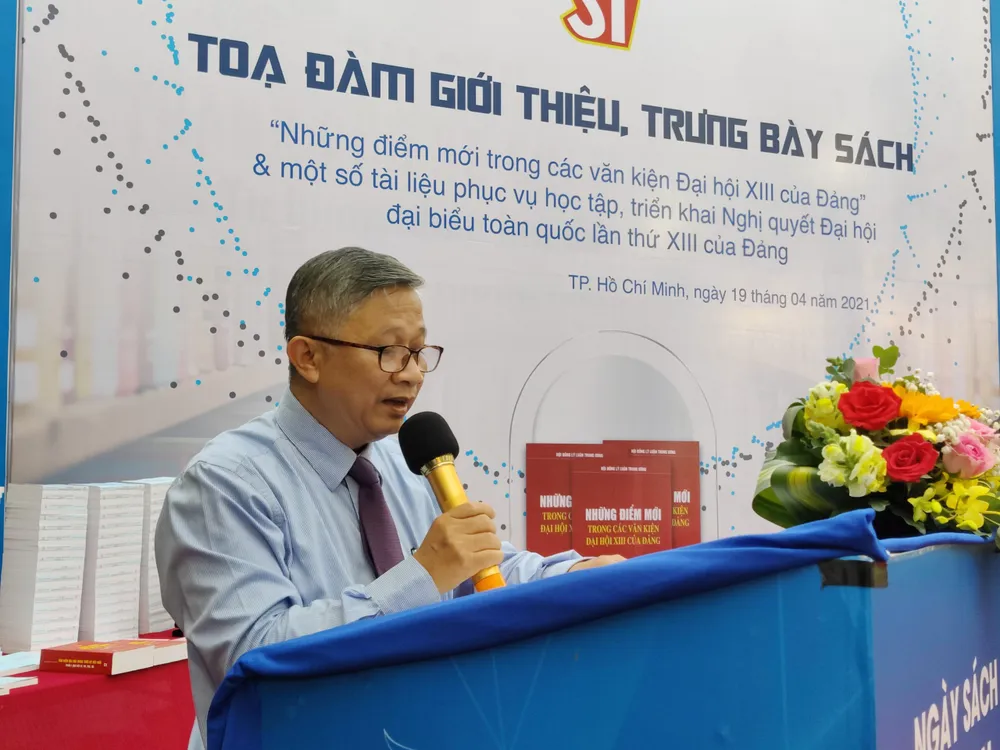 Tọa đàm giới thiệu sách Những điểm mới trong các văn kiện Đại hội XIII của Đảng ảnh 4