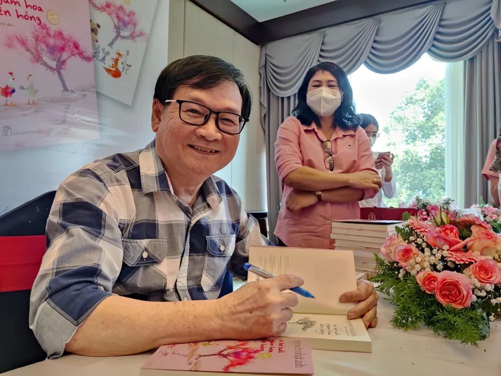 Nhà văn Nguyễn Nhật Ánh trở lại thế giới loài vật với “Ra bờ suối ngắm hoa kèn hồng”  ảnh 3 Nhà văn Nguyễn Nhật Ánh trở lại thế giới loài vật với “Ra bờ suối ngắm hoa kèn hồng”  ảnh 3