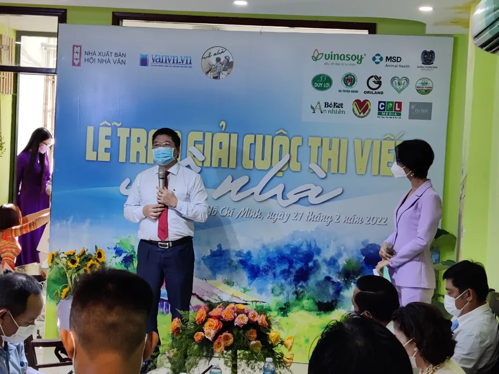 Trao giải cuộc thi viết “Về nhà” ảnh 4 Trao giải cuộc thi viết “Về nhà” ảnh 4