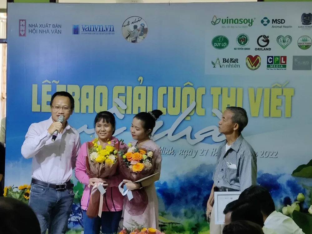 Trao giải cuộc thi viết “Về nhà” ảnh 2 Trao giải cuộc thi viết “Về nhà” ảnh 2