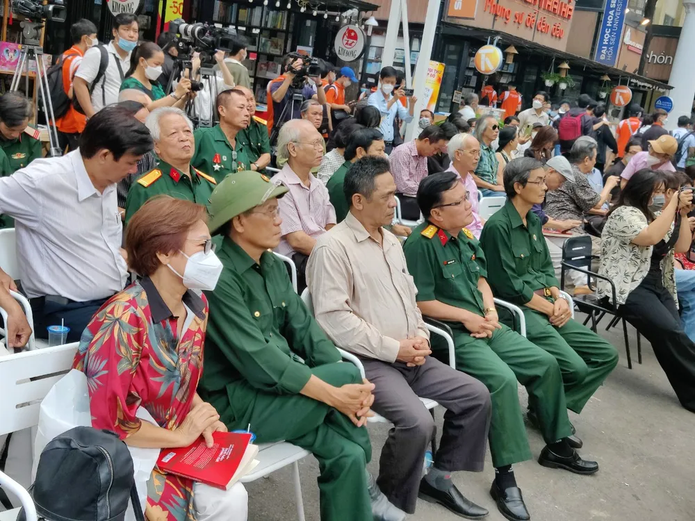 Ấm áp tình đồng đội từ “Lời nguyện cầu cho những linh hồn phiêu dạt” ảnh 5 Ấm áp tình đồng đội từ “Lời nguyện cầu cho những linh hồn phiêu dạt” ảnh 5