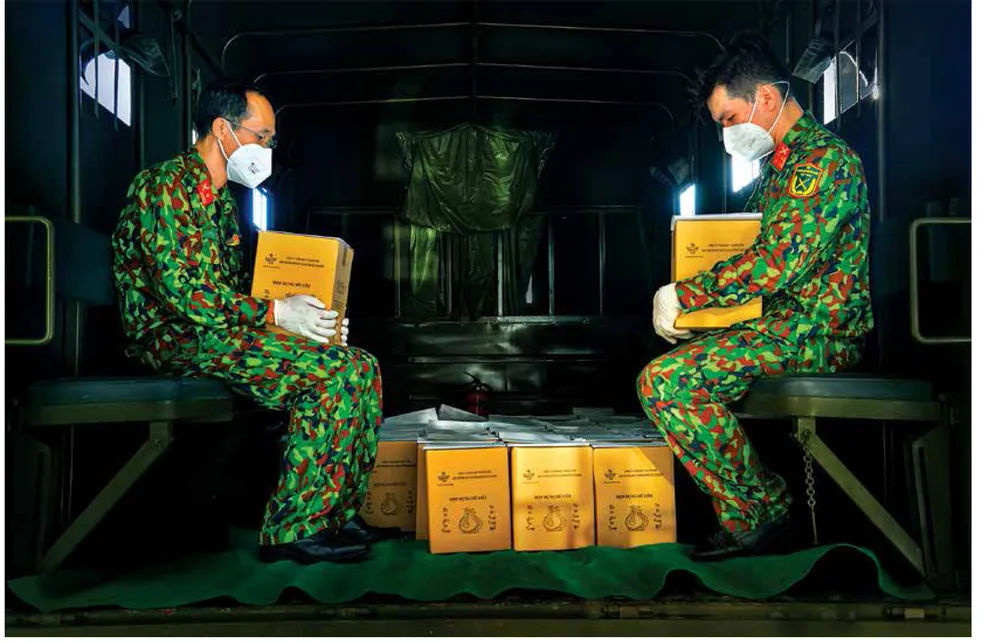 Nghệ sĩ nhiếp ảnh Trần Thế Phong ra mắt sách ảnh Sài Gòn Covid-19 ảnh 2