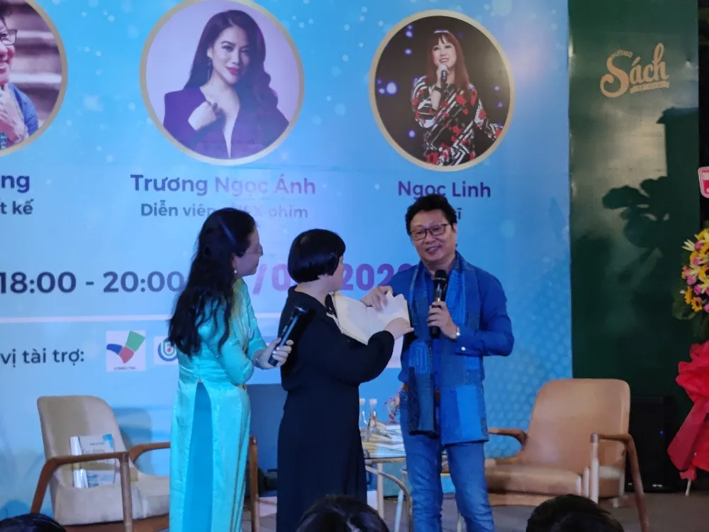 Chương trình giao lưu “Cuốn sách - Cuộc đời” ảnh 4