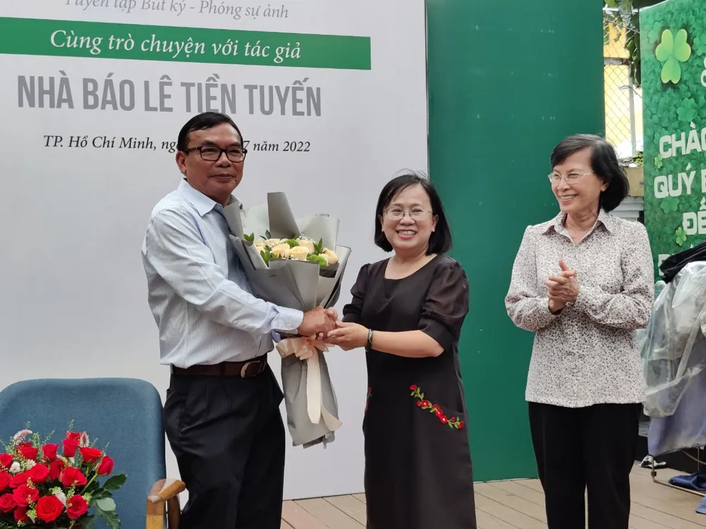 Cùng nhà báo Lê Tiền Tuyến nhìn ra thế giới ảnh 3