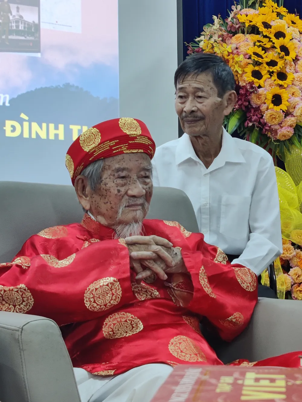 Hai sử gia trăm tuổi trò chuyện về lịch sử ảnh 4