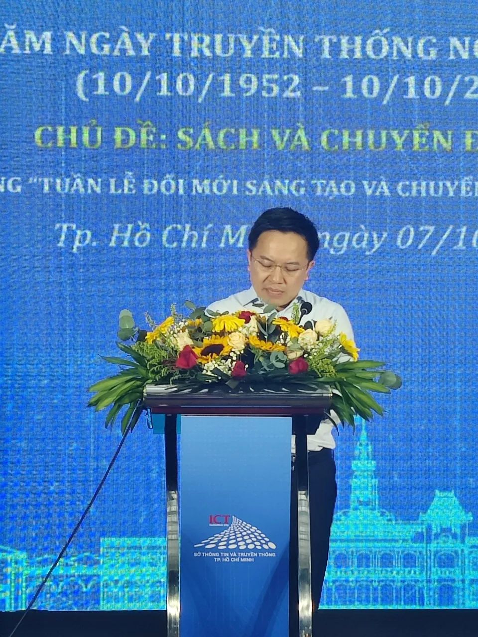 Khai trương gian hàng NXB Chính trị Quốc gia Sự thật tại Đường sách TPHCM ảnh 3