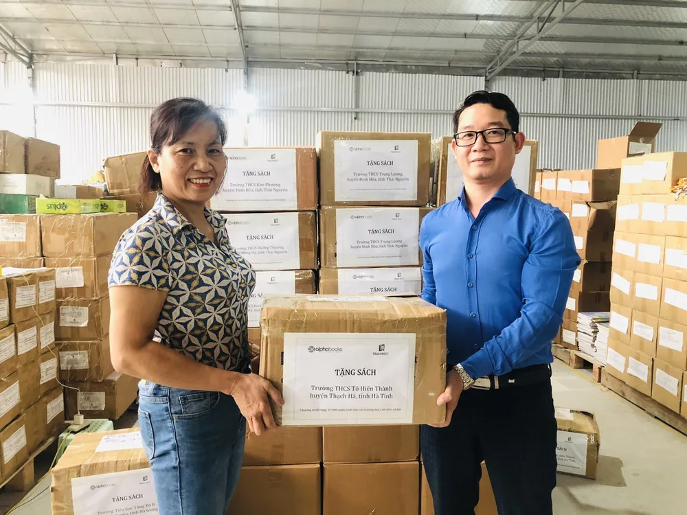 Trao tặng 10.000 cuốn sách tới 50 trường học và tổ chức trên cả nước  ảnh 2