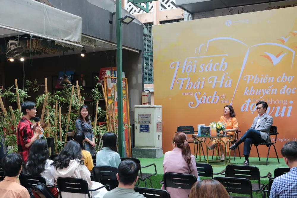 Nhiều bạn trẻ đã đến tham dự và mong muốn được chia sẻ những kỹ năng giúp việc đọc sách đạt hiệu quả cao hơn Nhiều bạn trẻ đã đến tham dự và mong muốn được chia sẻ những kỹ năng giúp việc đọc sách đạt hiệu quả cao hơn