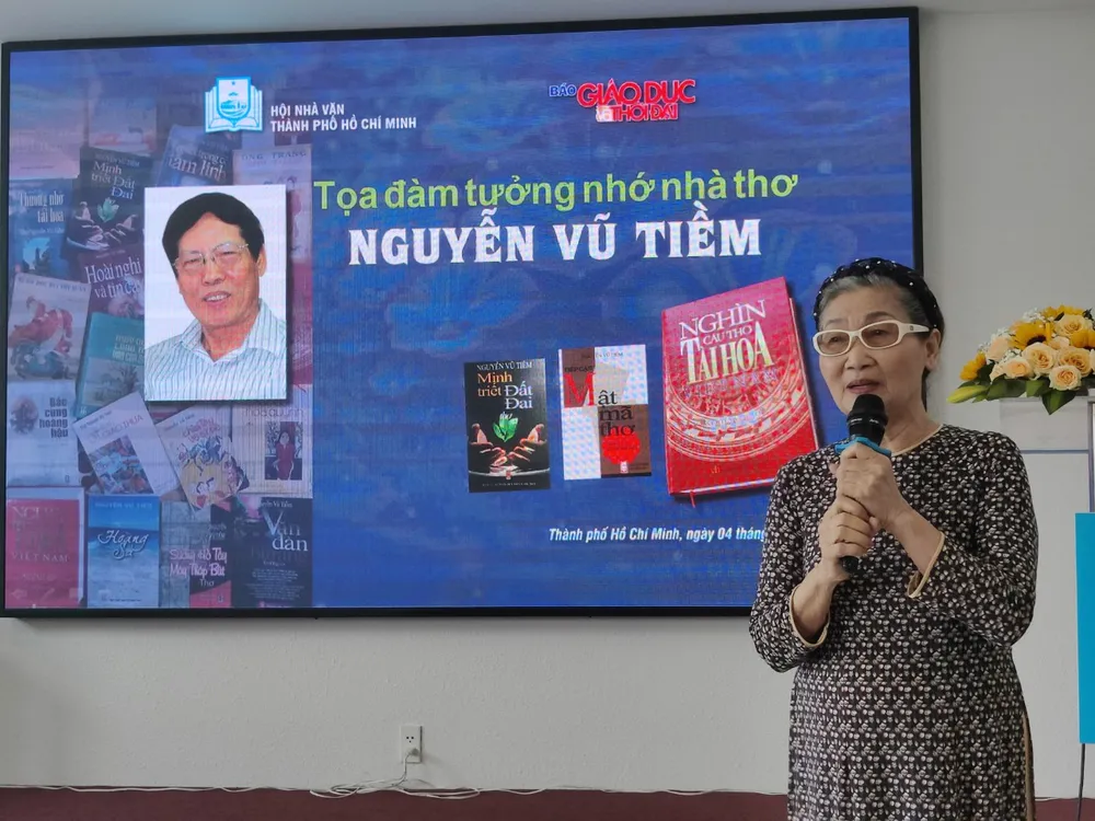Nhà thơ Đặng Nguyệt Anh kể về những ngày cuối đời của nhà thơ Nguyễn Vũ Tiềm Nhà thơ Đặng Nguyệt Anh kể về những ngày cuối đời của nhà thơ Nguyễn Vũ Tiềm