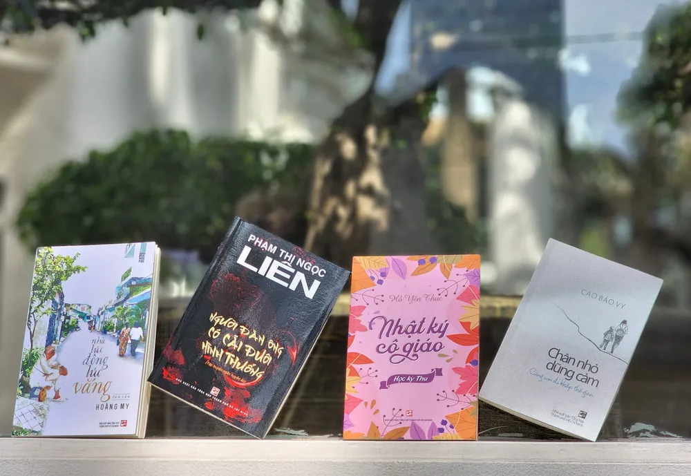 Các tác phẩm được xuất bản gần đây của 4 nữ tác giả Các tác phẩm được xuất bản gần đây của 4 nữ tác giả