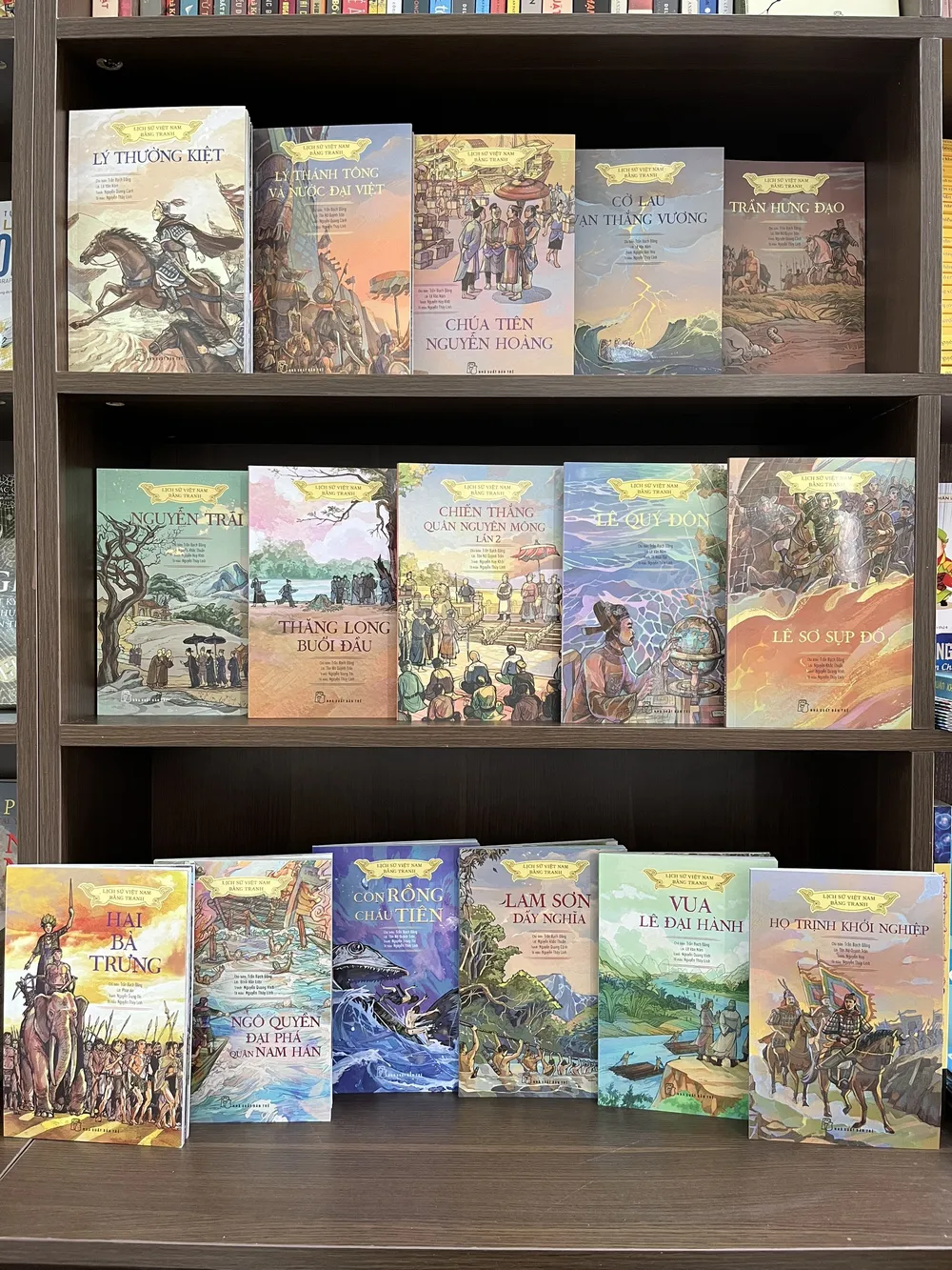 Từ hiệu ứng tích cực của phiên bản bìa cứng, "Lịch sử Việt Nam bằng tranh" bản màu phiên bản bìa mềm cũng vừa được giới thiệu đến bạn đọc Từ hiệu ứng tích cực của phiên bản bìa cứng, "Lịch sử Việt Nam bằng tranh" bản màu phiên bản bìa mềm cũng vừa được giới thiệu đến bạn đọc