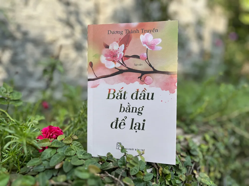 Tạp văn "Bắt đầu bằng để lại" là cuốn sách thứ 6 của nhà báo Dương Thành Truyền Tạp văn "Bắt đầu bằng để lại" là cuốn sách thứ 6 của nhà báo Dương Thành Truyền