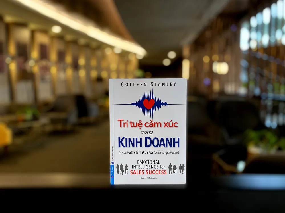 &quot;Trí tuệ cảm xúc trong kinh doanh&quot; được đúc kết từ 14 năm kinh nghiệm trong lĩnh vực đào tạo, huấn luyện các chuyên gia và quản lý bán hàng của tác giả