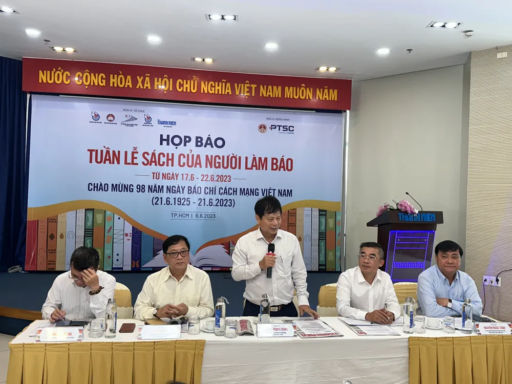 Ông Trần Trọng Dũng, Phó Chủ tịch Hội Nhà báo Việt Nam thông tin về &quot;Tuần lễ sách của người làm báo&quot;