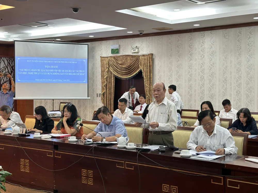 PGS-TS Trần Luân Kim phát biểu tham luận tại tọa đàm PGS-TS Trần Luân Kim phát biểu tham luận tại tọa đàm