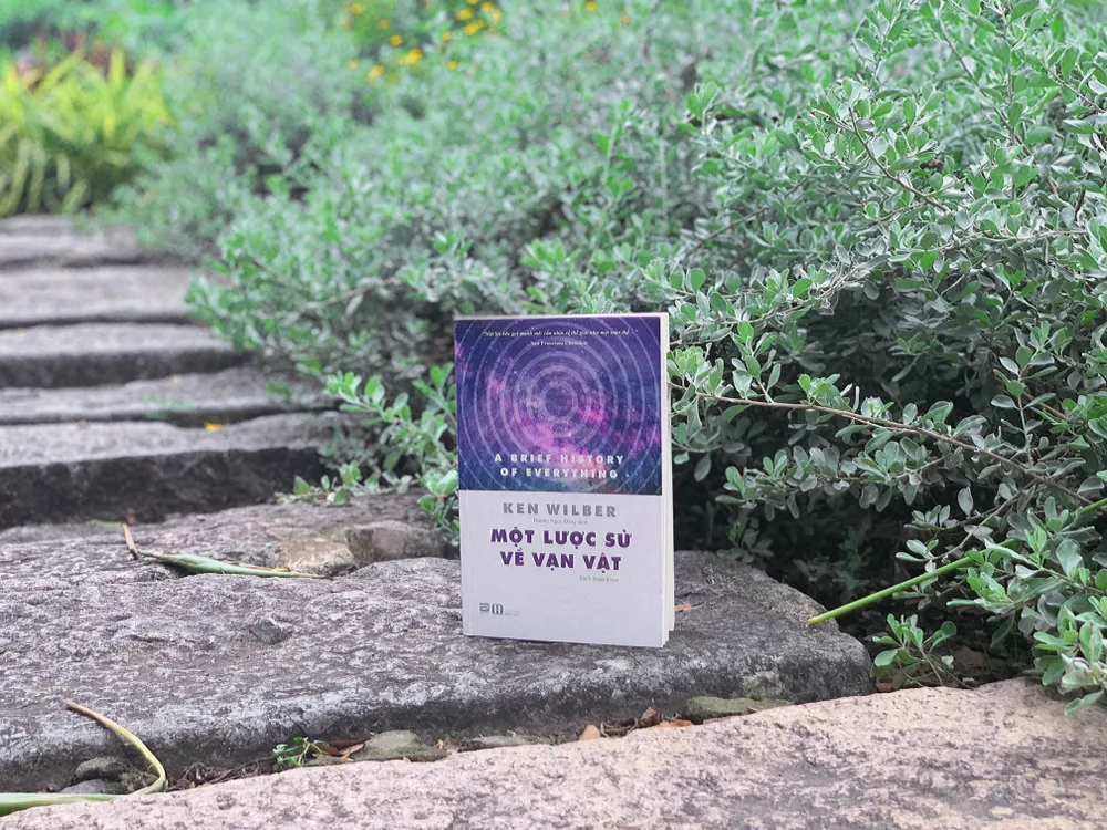 "Một lược sử về vạn vật" hướng đến những người chỉ đơn thuần là cố gắng đi tìm trí tuệ trong đời sống "Một lược sử về vạn vật" hướng đến những người chỉ đơn thuần là cố gắng đi tìm trí tuệ trong đời sống