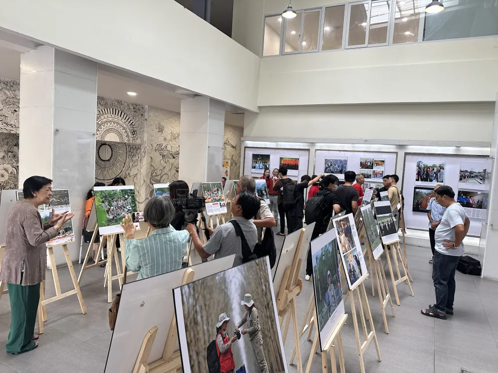 Triển lãm đang được diễn ra tại sảnh NVH Thanh Niên đến hết ngày 30-7 Triển lãm đang được diễn ra tại sảnh NVH Thanh Niên đến hết ngày 30-7