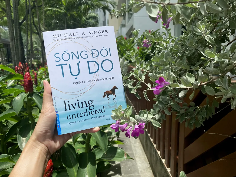 Michael A. Singer cũng là tác giả của “Cởi trói linh hồn”, tác phẩm nằm trong danh sách bán chạy nhất do tạp chí New York Times bình chọn với hơn 1 triệu bản được bán trên thế giới Michael A. Singer cũng là tác giả của “Cởi trói linh hồn”, tác phẩm nằm trong danh sách bán chạy nhất do tạp chí New York Times bình chọn với hơn 1 triệu bản được bán trên thế giới