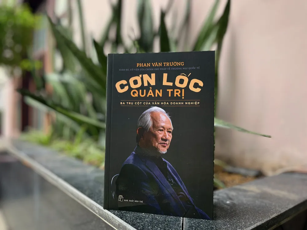 "Cơn lốc quản trị" là ấn phẩm mới nhất của GS Phan Văn Trường, do NXB Trẻ ấn hành "Cơn lốc quản trị" là ấn phẩm mới nhất của GS Phan Văn Trường, do NXB Trẻ ấn hành
