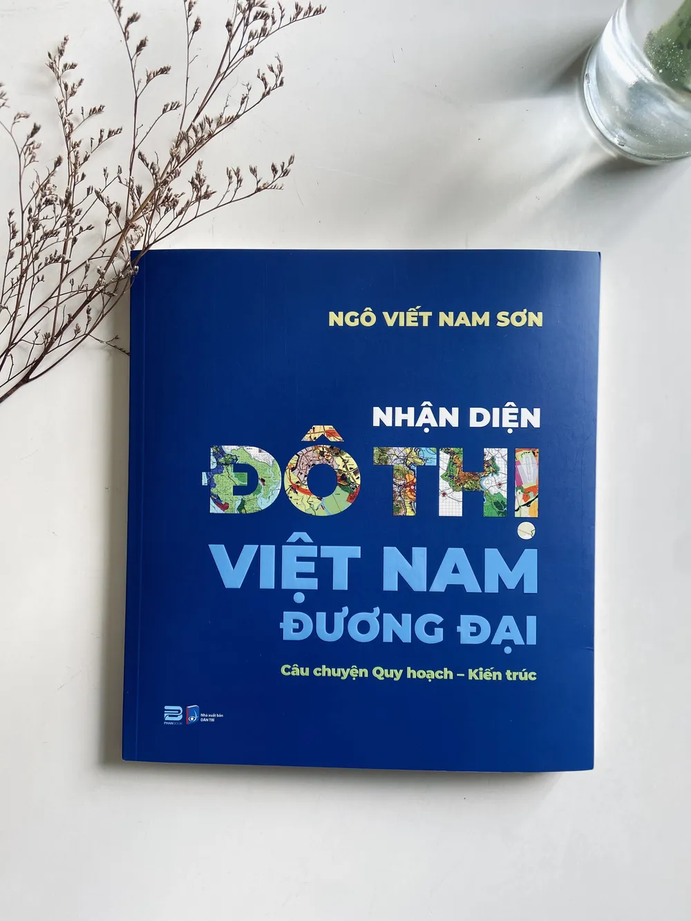"Nhận diện đô thị Việt Nam đương đại" là ấn phẩm chuyên môn nhưng mang đầy hơi thở thời sự