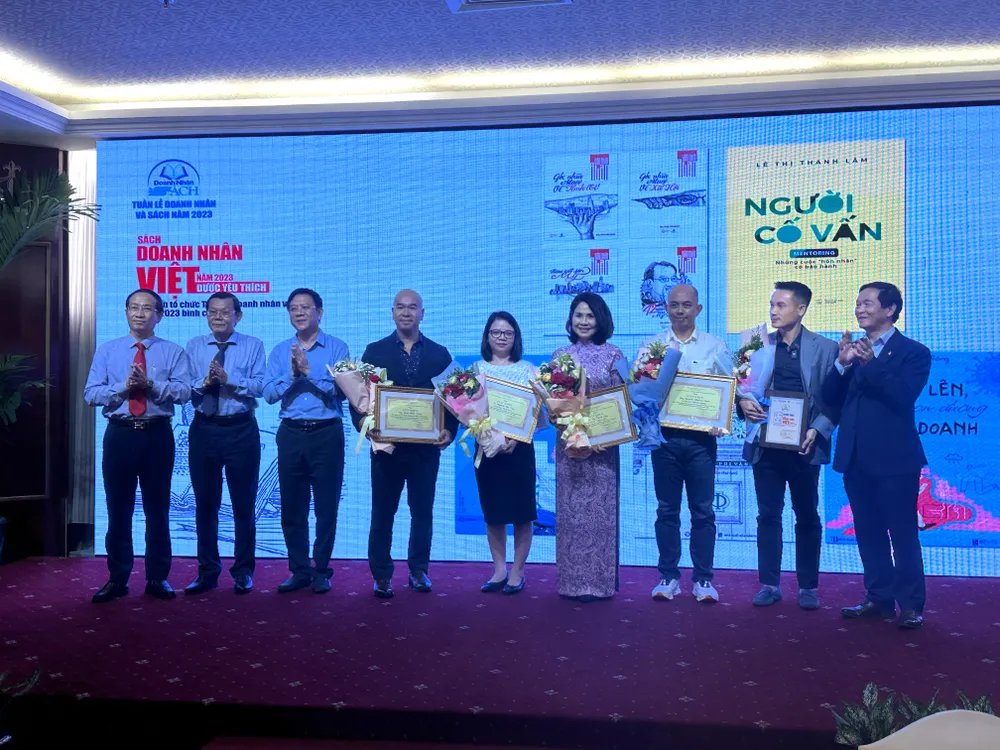 Vinh danh các tác giả có sách lọt vào danh sách 5 quyển sách doanh nhân Việt được yêu thích năm 2023