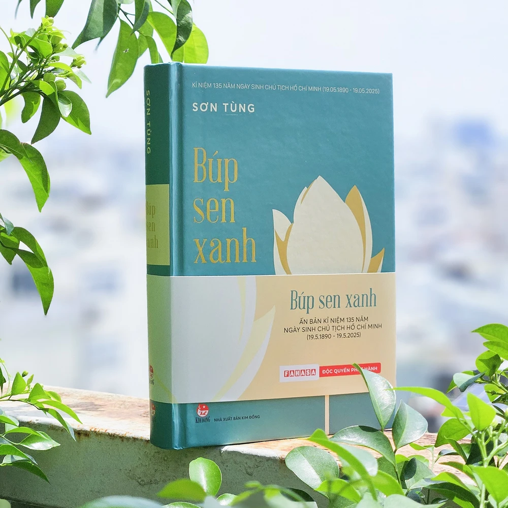 ស្នាដៃ Blue Lotus របស់អ្នកនិពន្ធ Son Tung ត្រលប់មកវិញជាមួយនឹងរូបរាងថ្មី។ Bup Sen Xanh.jpg