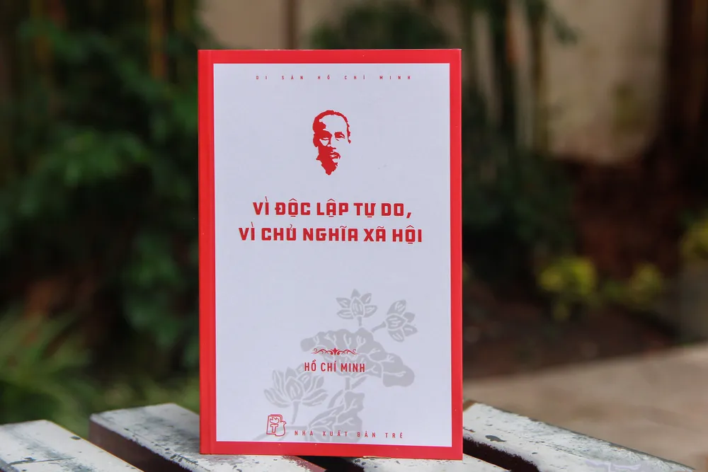 "Vì độc lập tự do, vì chủ nghĩa xã hội" là cuốn sách có giá trị lớn về lý luận và thực tiễn IMG_7944.JPG