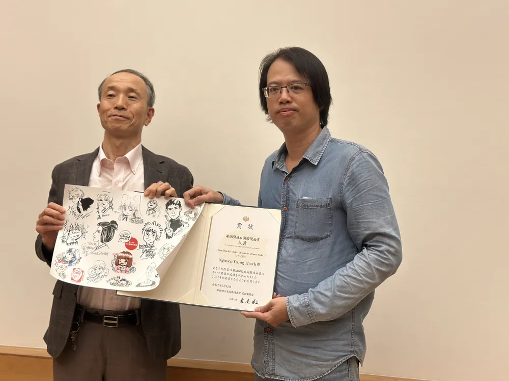 Author Nguyen Trung Thach received a certificate of merit from the Consul General of Japan in Ho Chi Minh City ONO Masuo IMG_0656.jpg