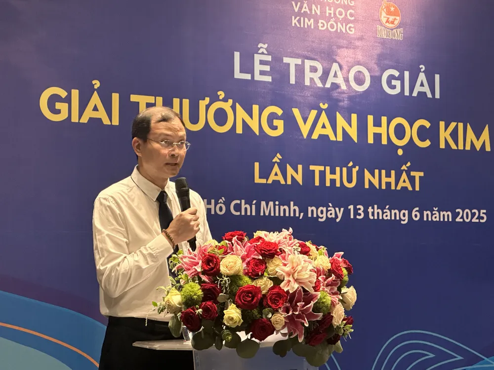 Ông Bùi Tuấn Nghĩa, Giám đốc NXB Kim Đồng, phát biểu tổng kết Cuộc vận động sáng tác cho thiếu nhi 2023 - 2025 IMG_1225.JPG