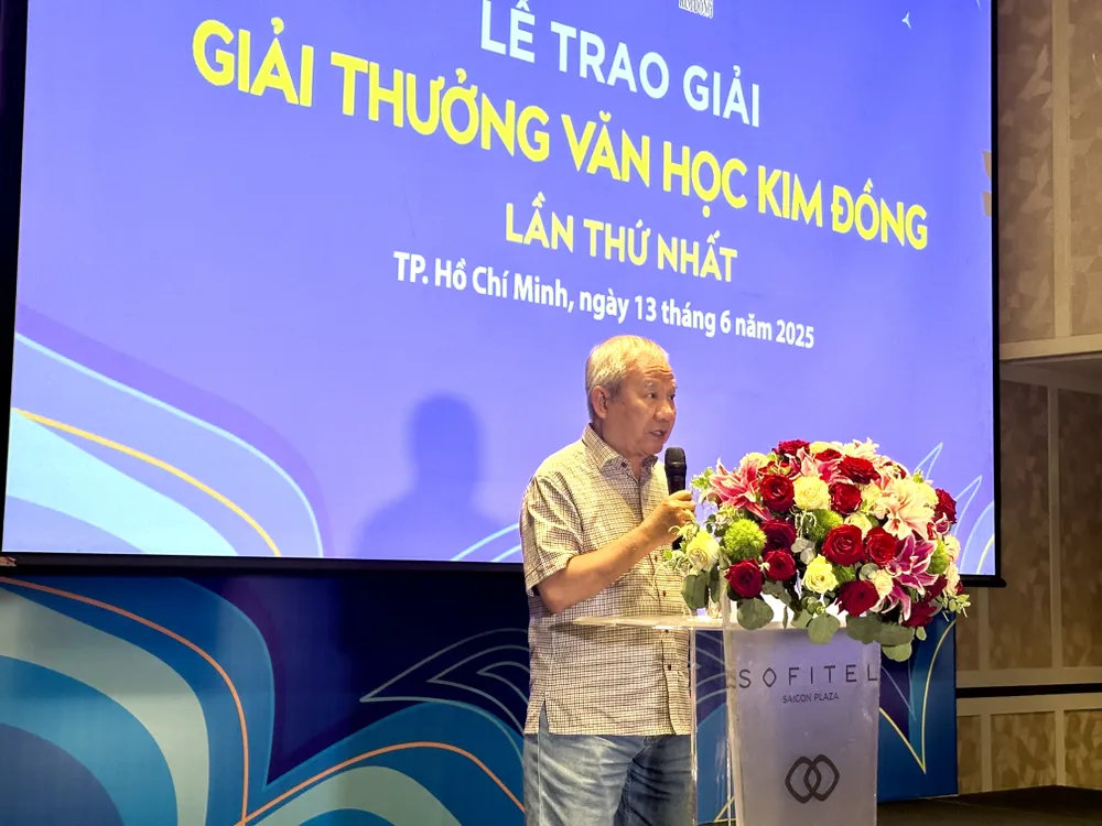 Nhà văn Trần Đức Tiến, Chủ tịch Hội đồng Chung khảo, phát biểu tại chương trình IMG_1232.jpg