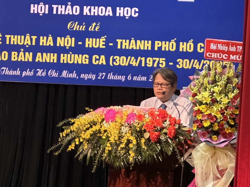 Nhà văn Hồ Đăng Thanh Ngọc, Chủ tịch Liên hiệp các Hội VHNT TP Huế, tổng kết hội thảo IMG_1554.JPG
