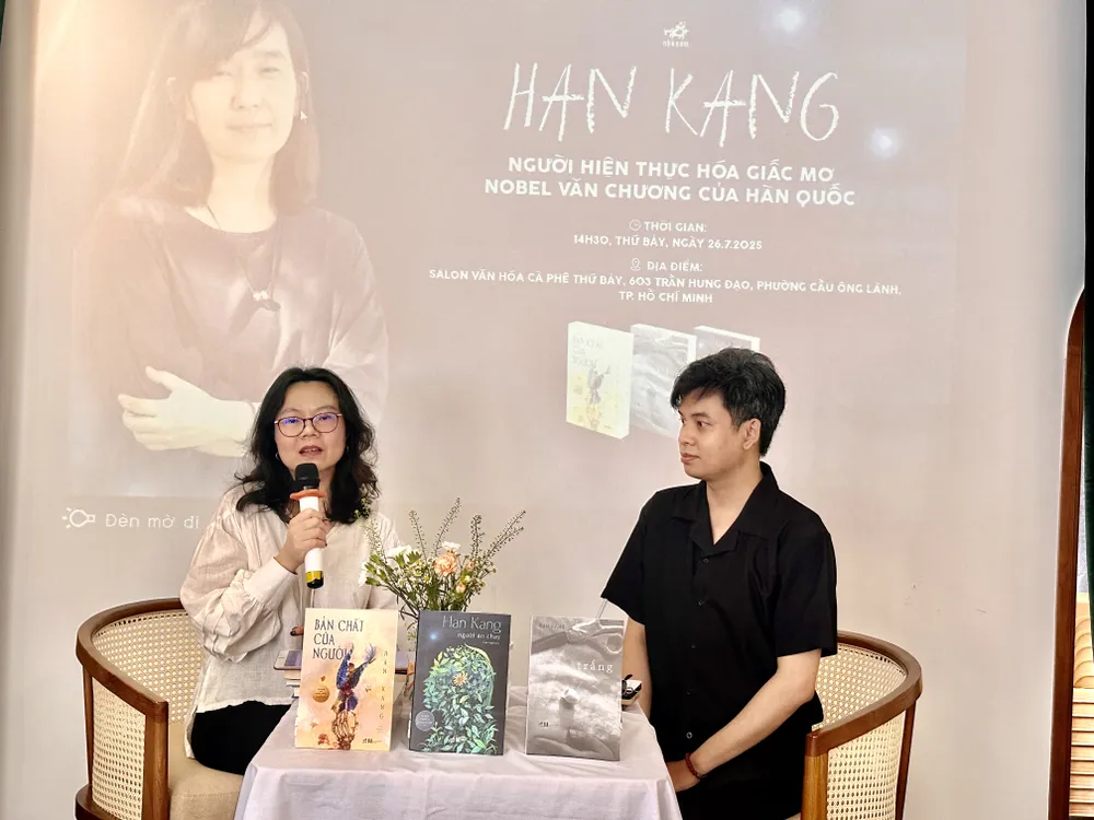 TS Nguyễn Thị Hiền và nhà văn Huỳnh Trọng Khang tại chương trình IMG_2508.jpg