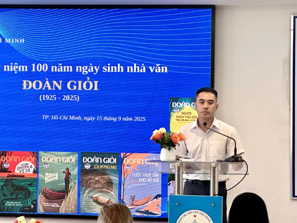 Nhà văn Văn Thành Lê, Giám đốc chi nhánh NXB Kim Đồng tại TPHCM, chia sẻ tại chương trình IMG_3664.jpg