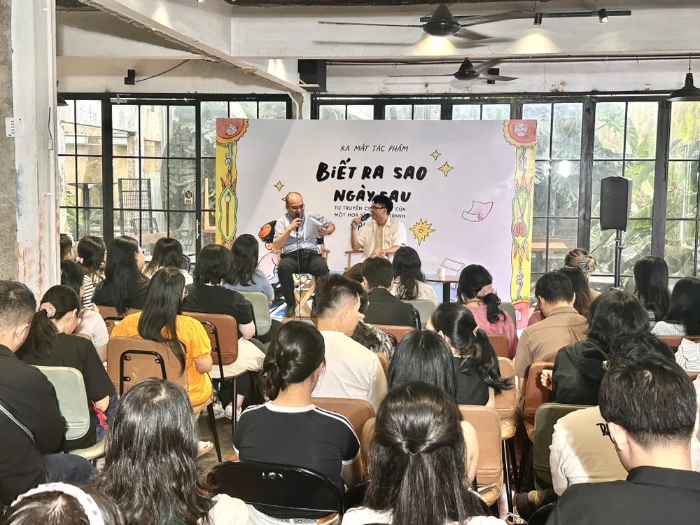 Lê Phan (phải) là một họa sĩ trẻ bền bỉ với nghề và có một chỗ đứng nhất định trong thị trường truyện tranh ở Việt Nam IMG_4273.jpg