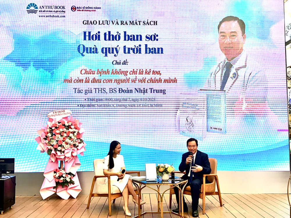 Tác giả, bác sĩ Đoàn Nhật Trung chia sẻ tại chương trình IMG_4416.jpg