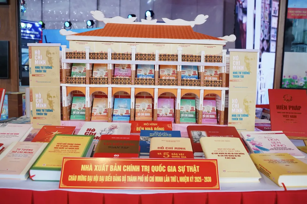Không gian của Nhà xuất bản Chính trị quốc gia Sự thật tại triển lãm z7112544304893_ec5b33cee5a7d3f80d39232eef9c20c8.jpg