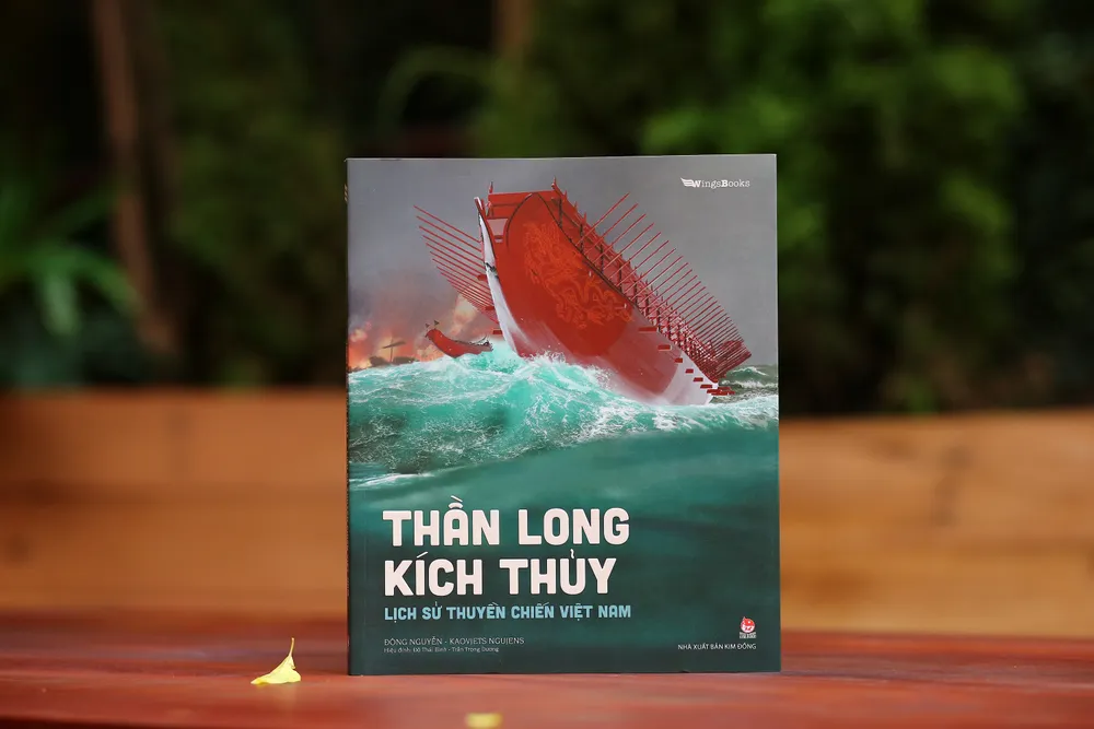 "Thần long kích thủy" tiếp tục là một ấn phẩm đầy công phu đến từ hai tác giả Đông Nguyễn và Kaovjets Ngujens sau "Kì công diệu nghệ" ra mắt vào tháng 5 năm nay 0N4A5460.JPG