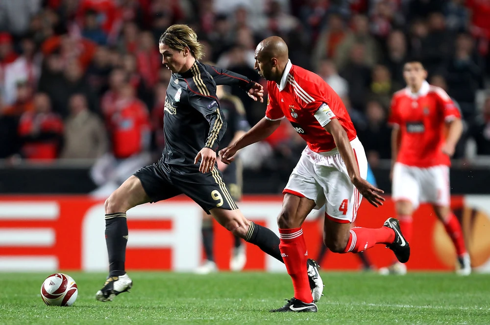 Fernando Torres từng cùng Liverpool đánh bại Benfica ở tứ kết Europa League mùa 2009-2010