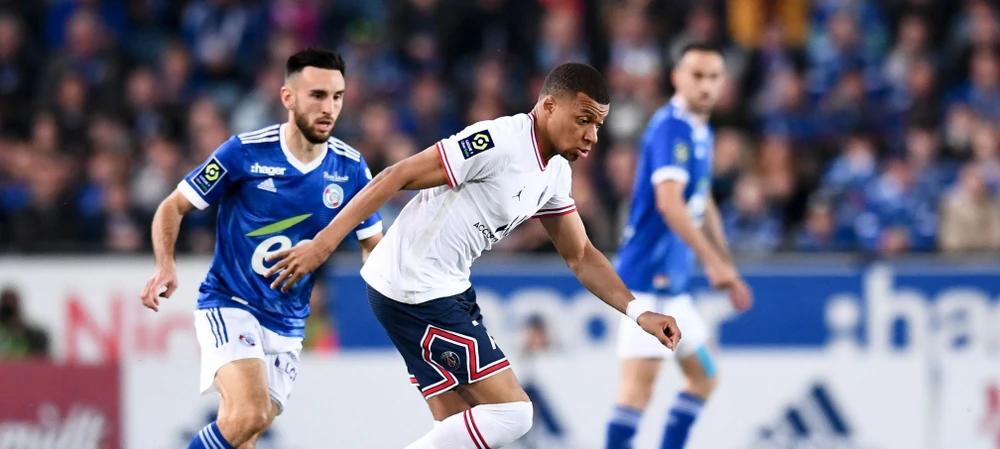 Mbappe tỏa sáng nhưng PSG vẫn mất điểm trước Strasbourg