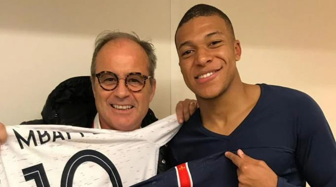 Luis Campos bên cạnh Kylian Mbappe