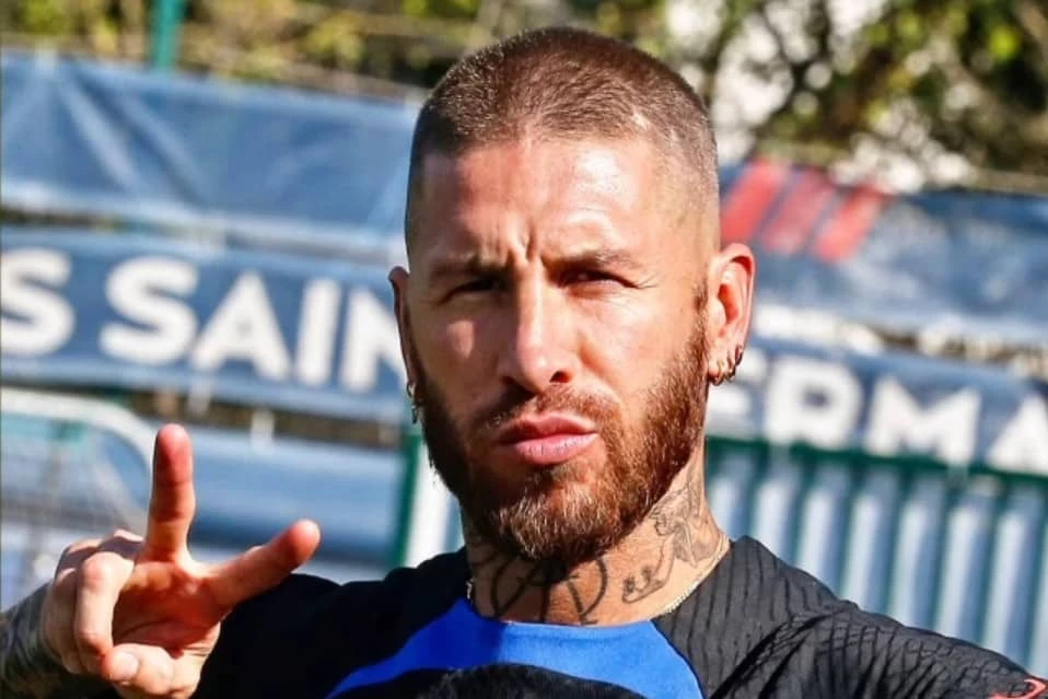 Sergio Ramos lại quay về với tóc ngắn