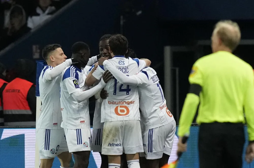 Strasbourg ăn mừng bàn gỡ hòa