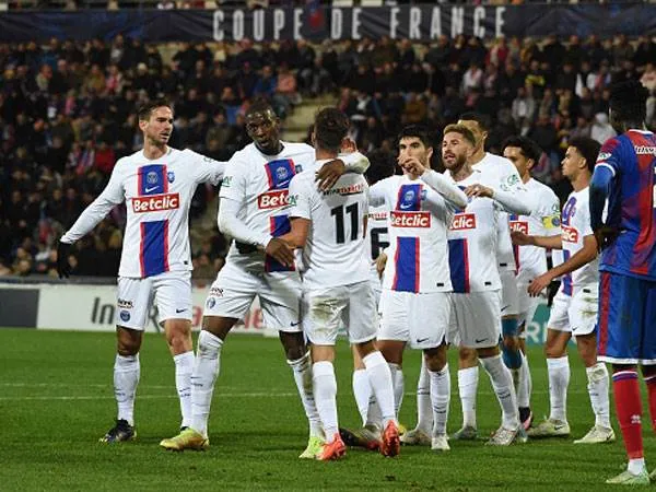 PSG ăn mừng chiến thắng muộn