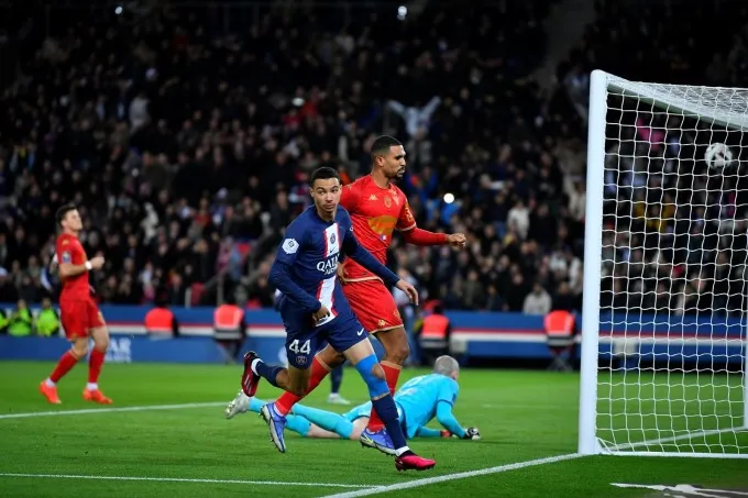 Ekitike mở tỷ số cho PSG Ekitike mở tỷ số cho PSG