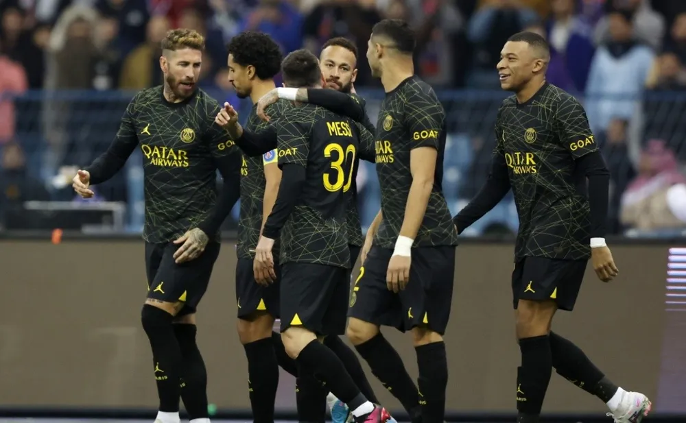 Các ngôi sao PSG trong trang phục mới
