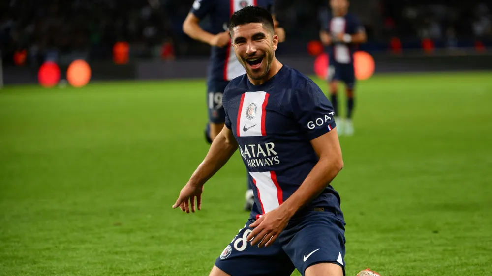 Carlos Soler đang lên chân Carlos Soler đang lên chân