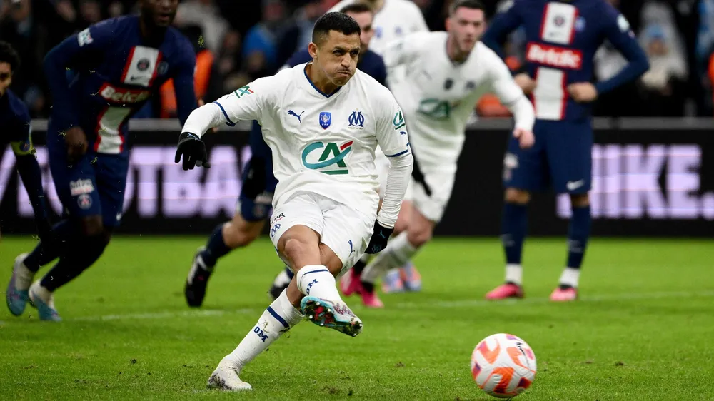 Alexis Sanchez đá penalty mở tỷ số